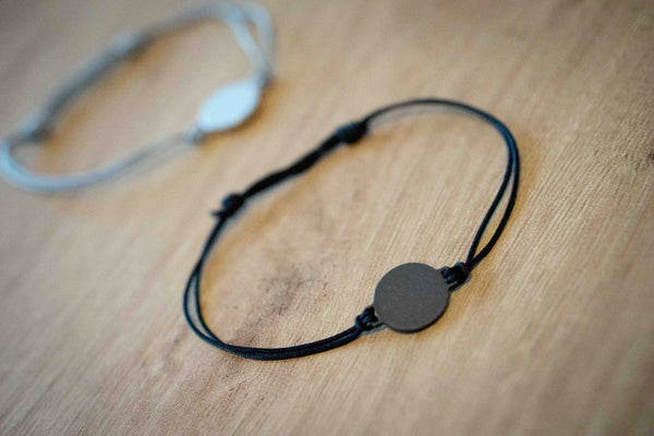 Schutz vor Elektrosmog mit einem Armband: Wie moderne Biotechnologie uns im Alltag schützt